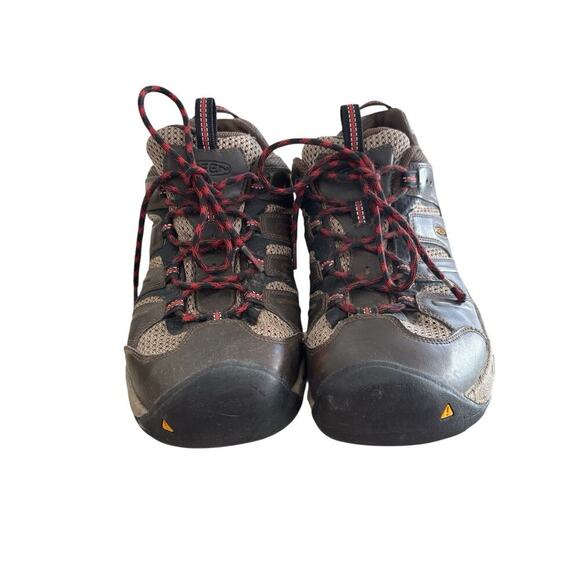 Athletic_Shoes